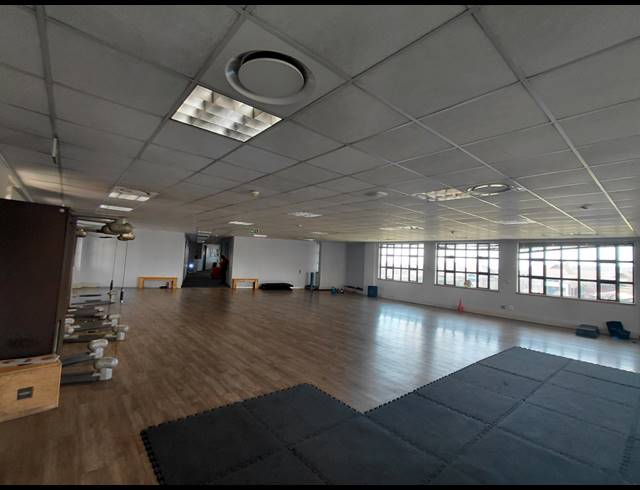 196M² OFFICE TO LET IN BRYANSTON